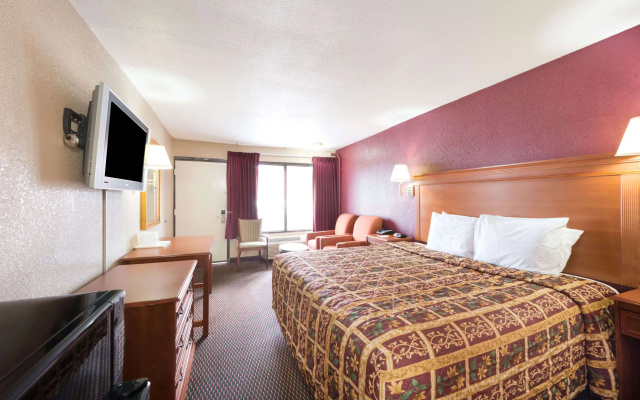 photo 3 of Days Inn by Wyndham San Antonio Splashtown/ATT Center