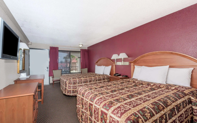 photo 4 of Days Inn by Wyndham San Antonio Splashtown/ATT Center