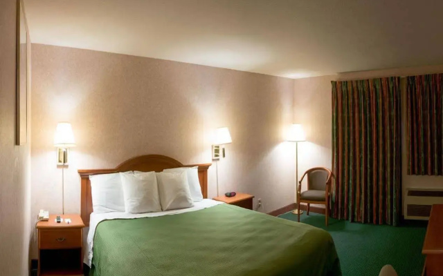 photo 4 of San Bernandino Inn & Suites