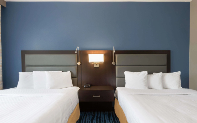 photo 3 of Hotel 1550 - SFO Airport