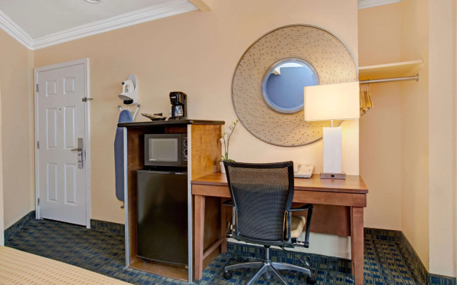 photo 2 of Days Inn by Wyndham San Francisco - Lombard