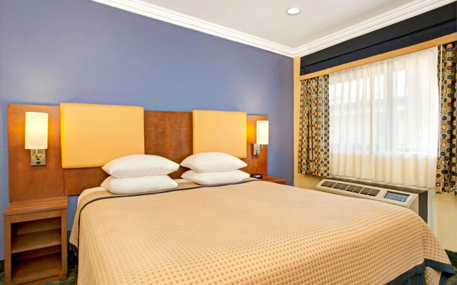 photo 4 of Days Inn by Wyndham San Francisco - Lombard