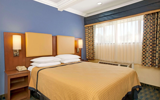 photo 5 of Days Inn by Wyndham San Francisco - Lombard