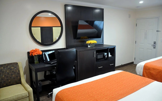 photo 3 of Pavilion Inn