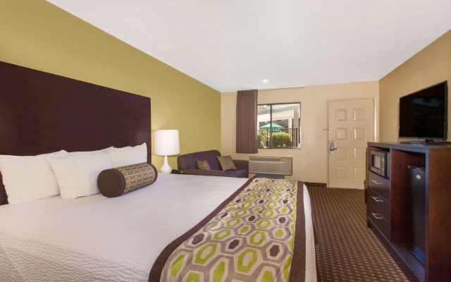 photo 3 of Days Inn by Wyndham San Jose Airport