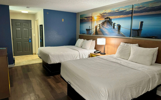 photo 3 of Days Inn by Wyndham Sarasota I-75
