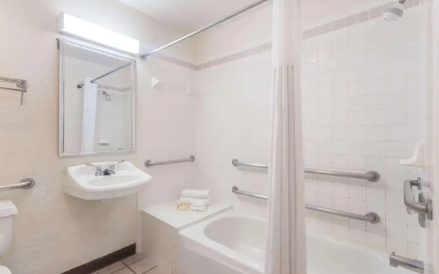 photo 5 of Days Inn By Wyndham Sarasota - Siesta Key