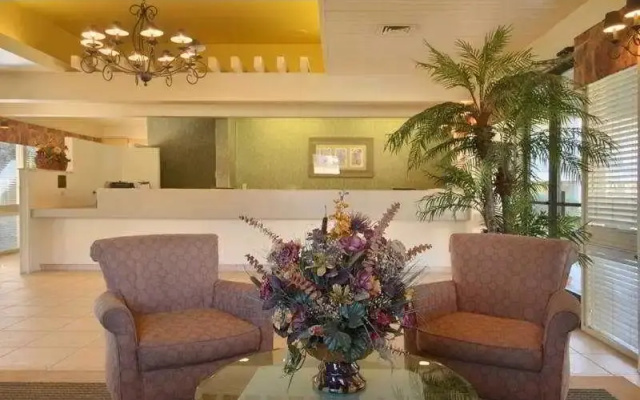 photo 2 of Days Inn Scottsdale Fashion Square