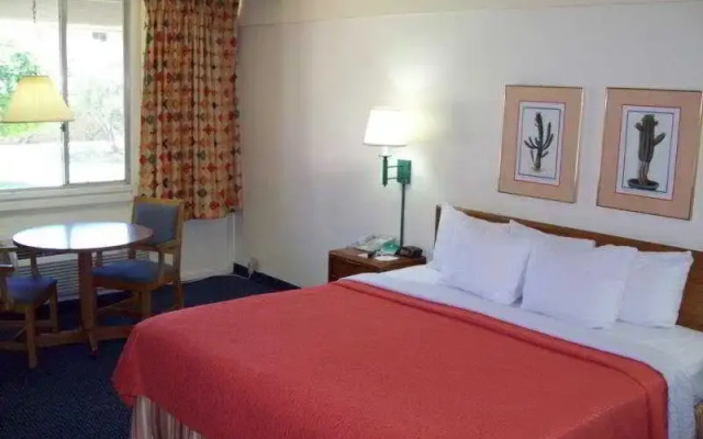 photo 3 of Days Inn Scottsdale Fashion Square