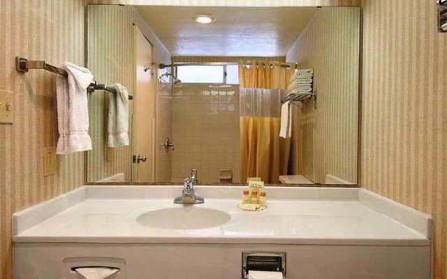 photo 4 of Days Inn Scottsdale Fashion Square