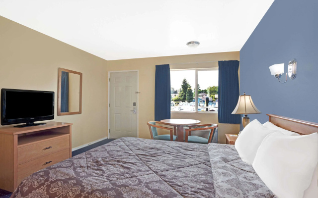 photo 2 of Days Inn by Wyndham Seattle North of Downtown
