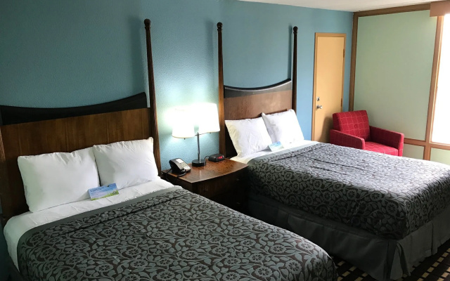 photo 2 of Days Inn By Wyndham Sharonville