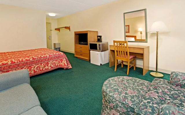 photo 4 of Days Inn By Wyndham Sharonville