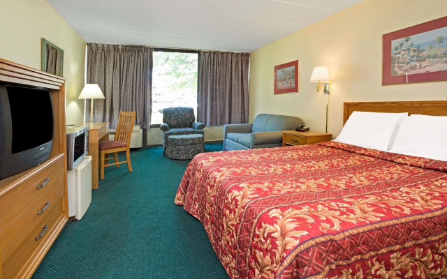photo 5 of Days Inn By Wyndham Sharonville