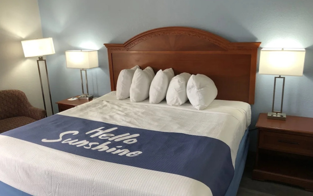photo 3 of Days Inn by Wyndham Shorter