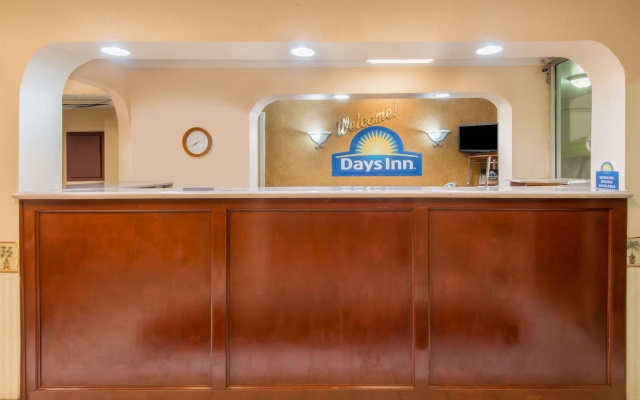 photo 2 of Days Inn by Wyndham Shorter