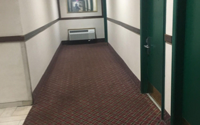 photo 3 of Days Inn Southfield