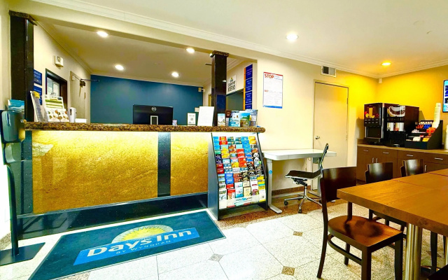photo 2 of Days Inn by Wyndham Los Angeles LAX/South Bay/Beach City LA