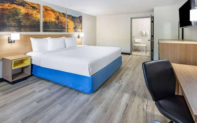 photo 5 of Days Inn Spartanburg Waccamaw