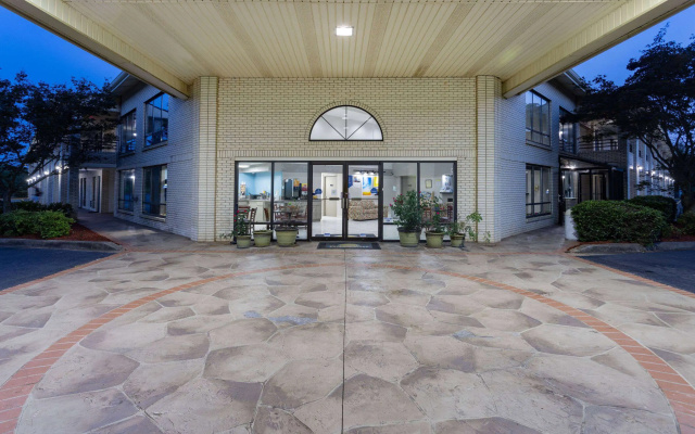 photo 2 of Days Inn by Wyndham Spartanburg Waccamaw