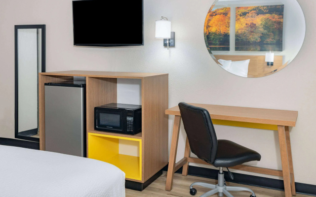 photo 3 of Days Inn by Wyndham Spartanburg Waccamaw