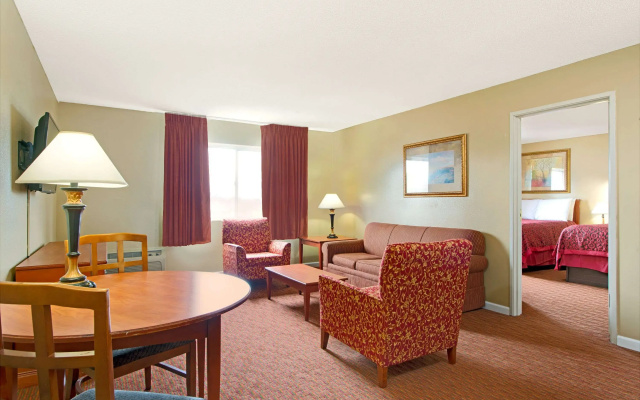 photo 3 of Days Inn and Suites by Wyndham St. Louis/Westport Plaza
