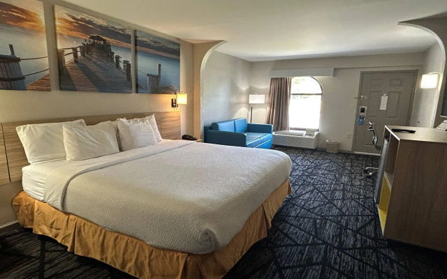 photo 4 of Days Inn & Suites by Wyndham Stockbridge South Atlanta