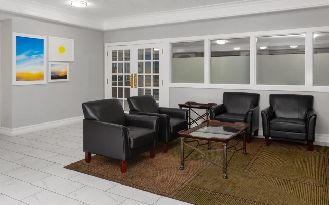photo 3 of Days Inn & Suites by Wyndham Arlington Heights