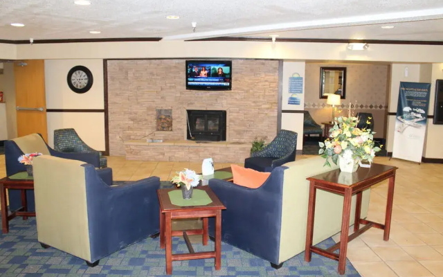 photo 2 of Days Inn & Suites Bridgeport - Clarksburg