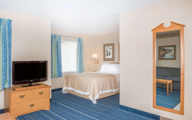 photo 4 of Days Inn & Suites Bridgeport - Clarksburg