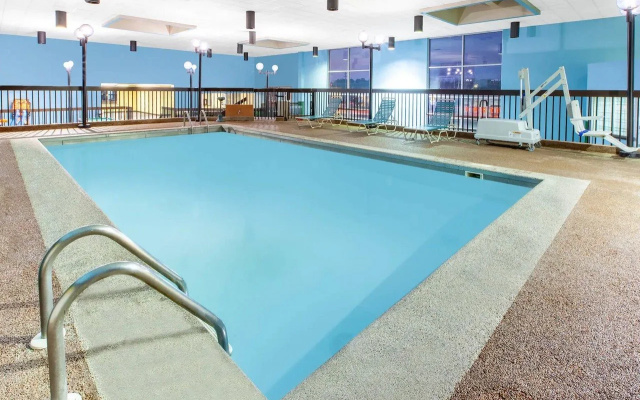photo 4 of Days Inn And Suites By Wyndham Grand Rapids Near Downtown