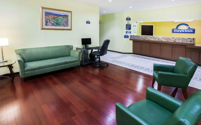photo 3 of Days Inn & Suites by Wyndham Harvey / Chicago Southland