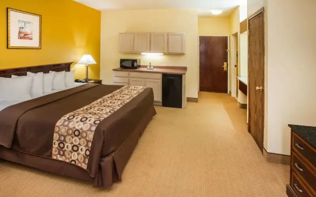 photo 4 of Days Inn & Suites by Wyndham Harvey / Chicago Southland