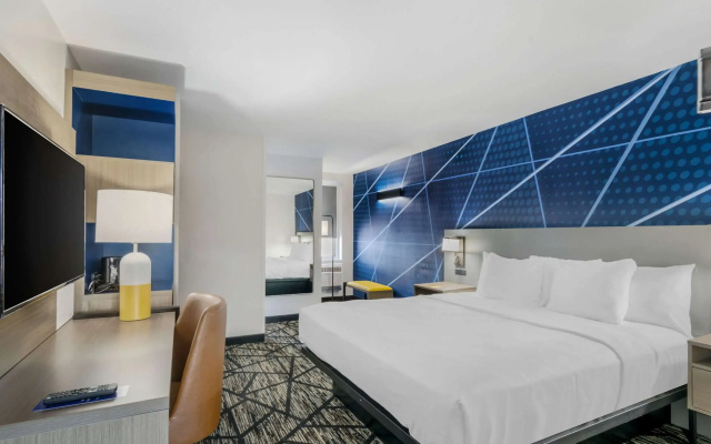 photo 5 of Days Inn & Suites by Wyndham Kansas City Downtown