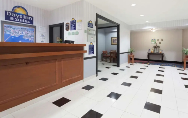 photo 2 of Days Inn & Suites Cambridge