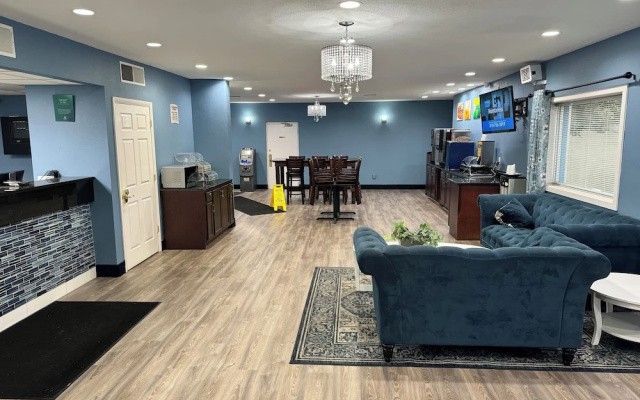photo 2 of Days Inn & Suites By Wyndham Cincinnati