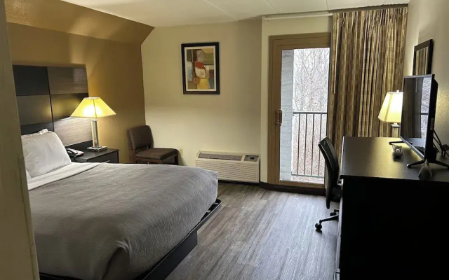 photo 5 of Days Inn & Suites By Wyndham Cincinnati