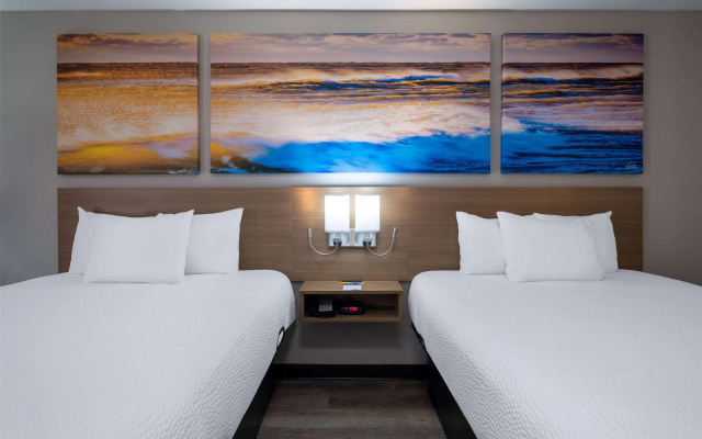 photo 3 of Days Inn & Suites by Wyndham Commerce