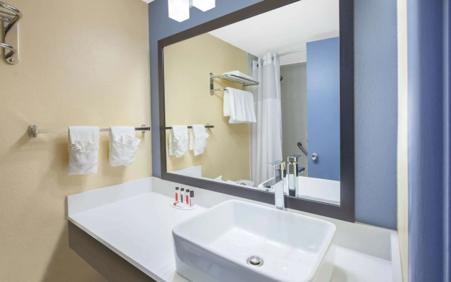photo 5 of Days Inn & Suites Grand Rapids Near Downtown