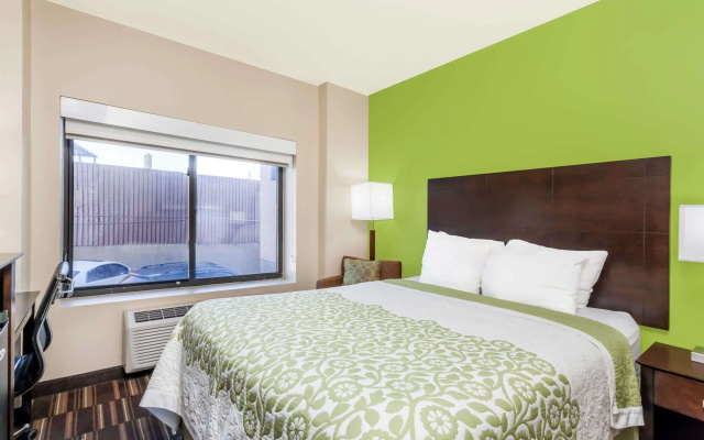 photo 2 of Days Inn & Suites by Wyndham Jamaica JFK Airport