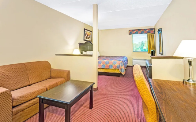 photo 4 of Days Inn & Suites by Wyndham Jeffersonville IN