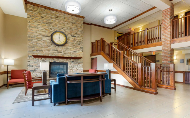 photo 2 of Comfort Inn & Suites Milford