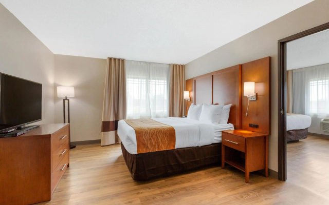 photo 4 of Comfort Inn & Suites Milford
