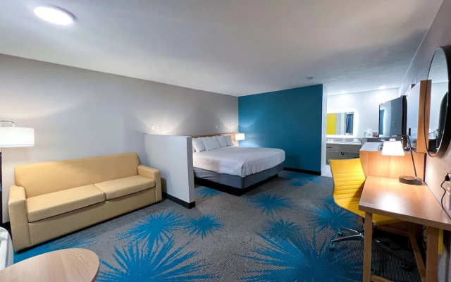 photo 4 of Days Inn & Suites By Wyndham Santa Rosa
