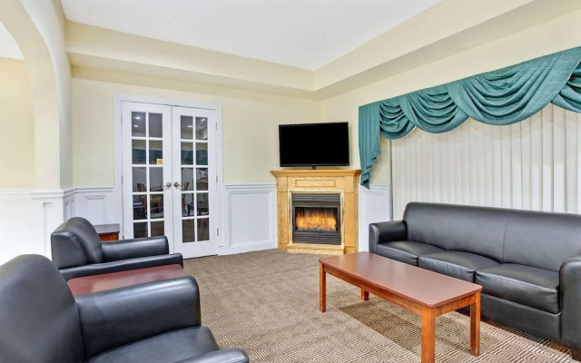photo 2 of Days Inn & Suites By Wyndham Stockbridge South Atlanta