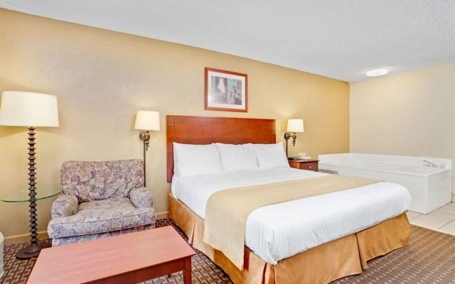 photo 4 of Days Inn & Suites By Wyndham Stockbridge South Atlanta