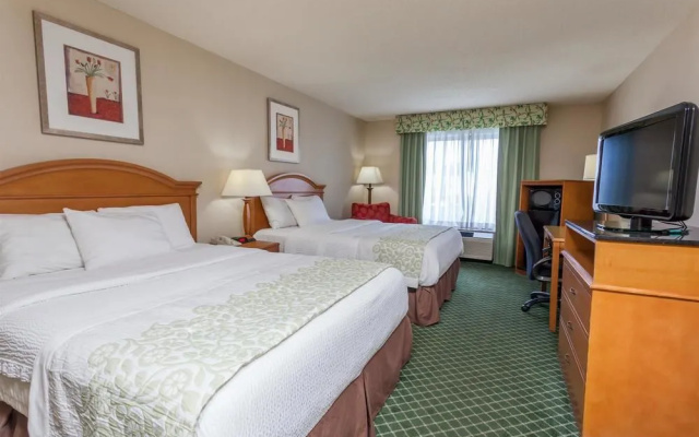photo 5 of Days Inn & Suites Warren