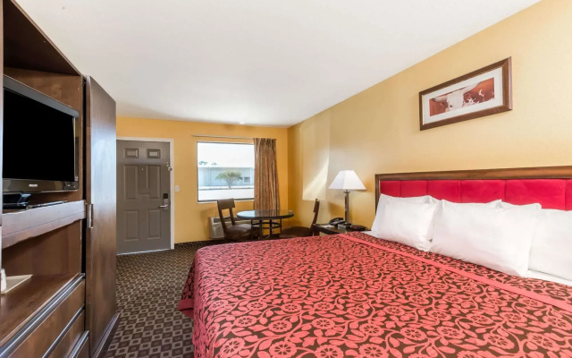 photo 3 of Days Inn by Wyndham Sulphur LA