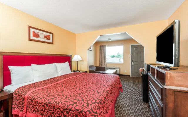 photo 4 of Days Inn by Wyndham Sulphur LA