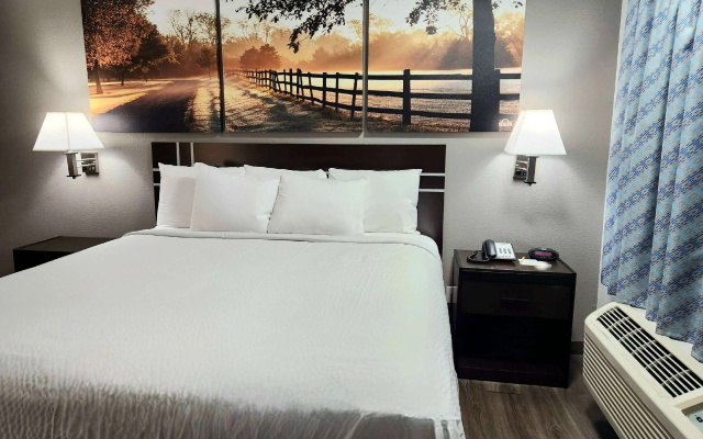 photo 2 of Days Inn by Wyndham Sulphur LA